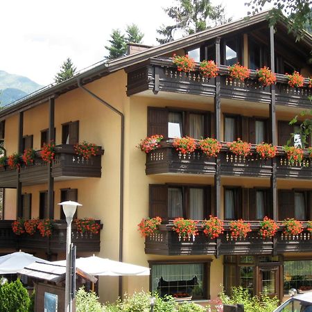 Hotel Binelli ピンツォーロ エクステリア 写真