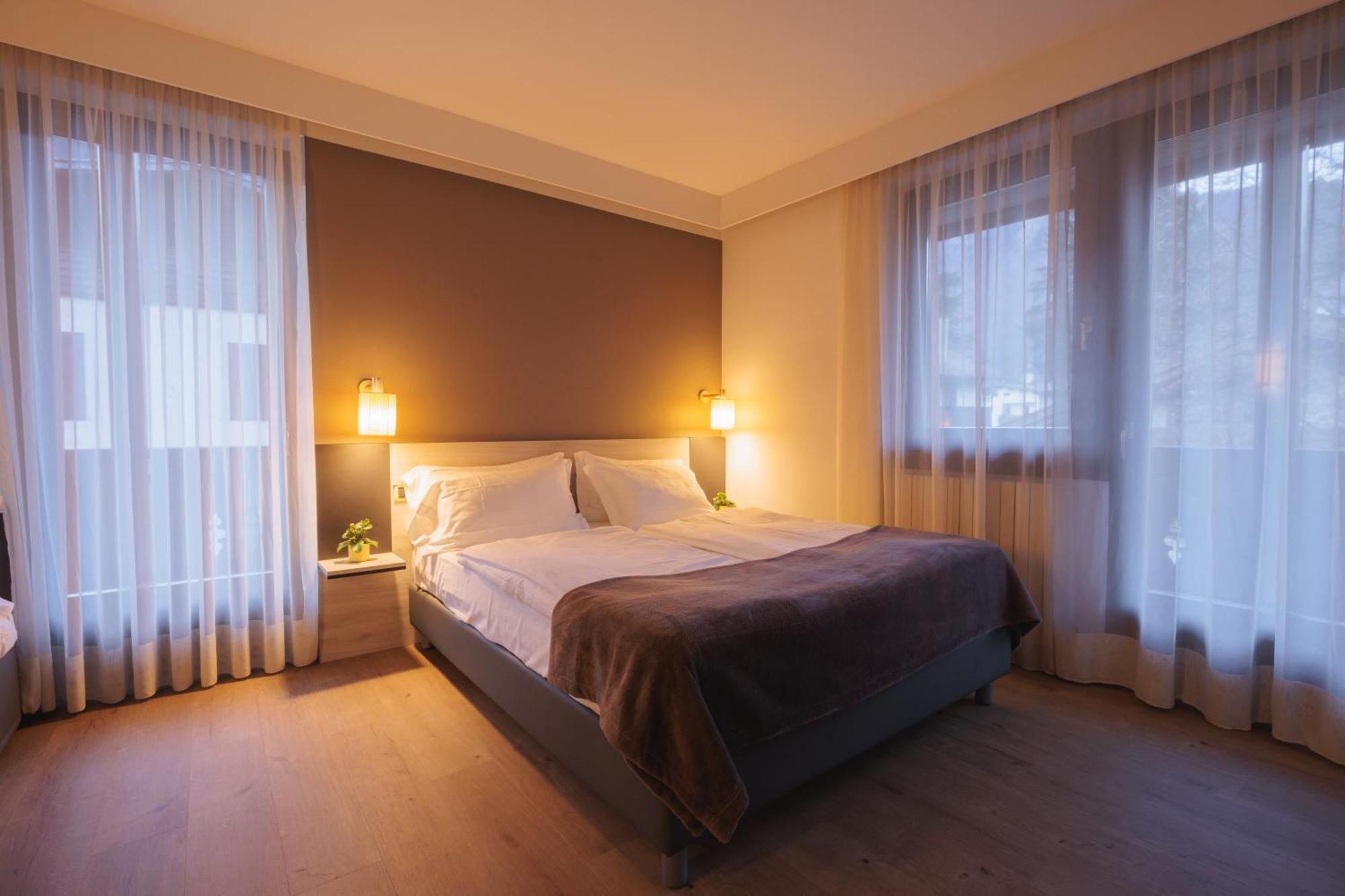 Hotel Binelli ピンツォーロ エクステリア 写真