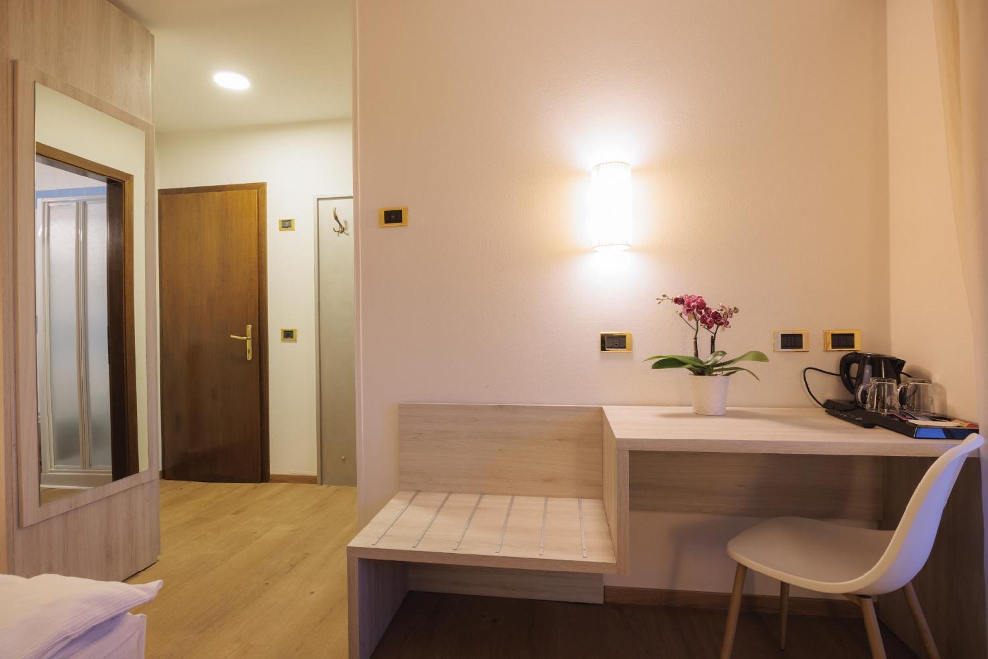 Hotel Binelli ピンツォーロ エクステリア 写真