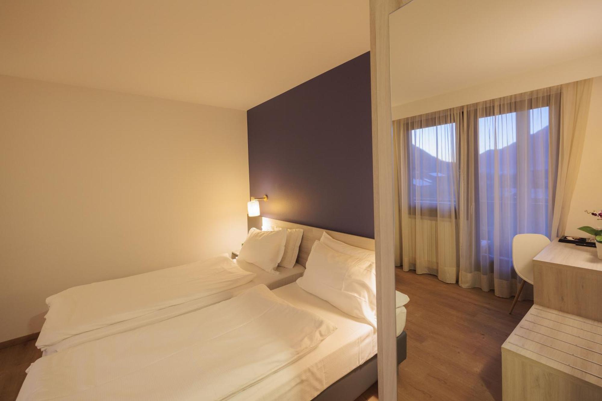 Hotel Binelli ピンツォーロ エクステリア 写真