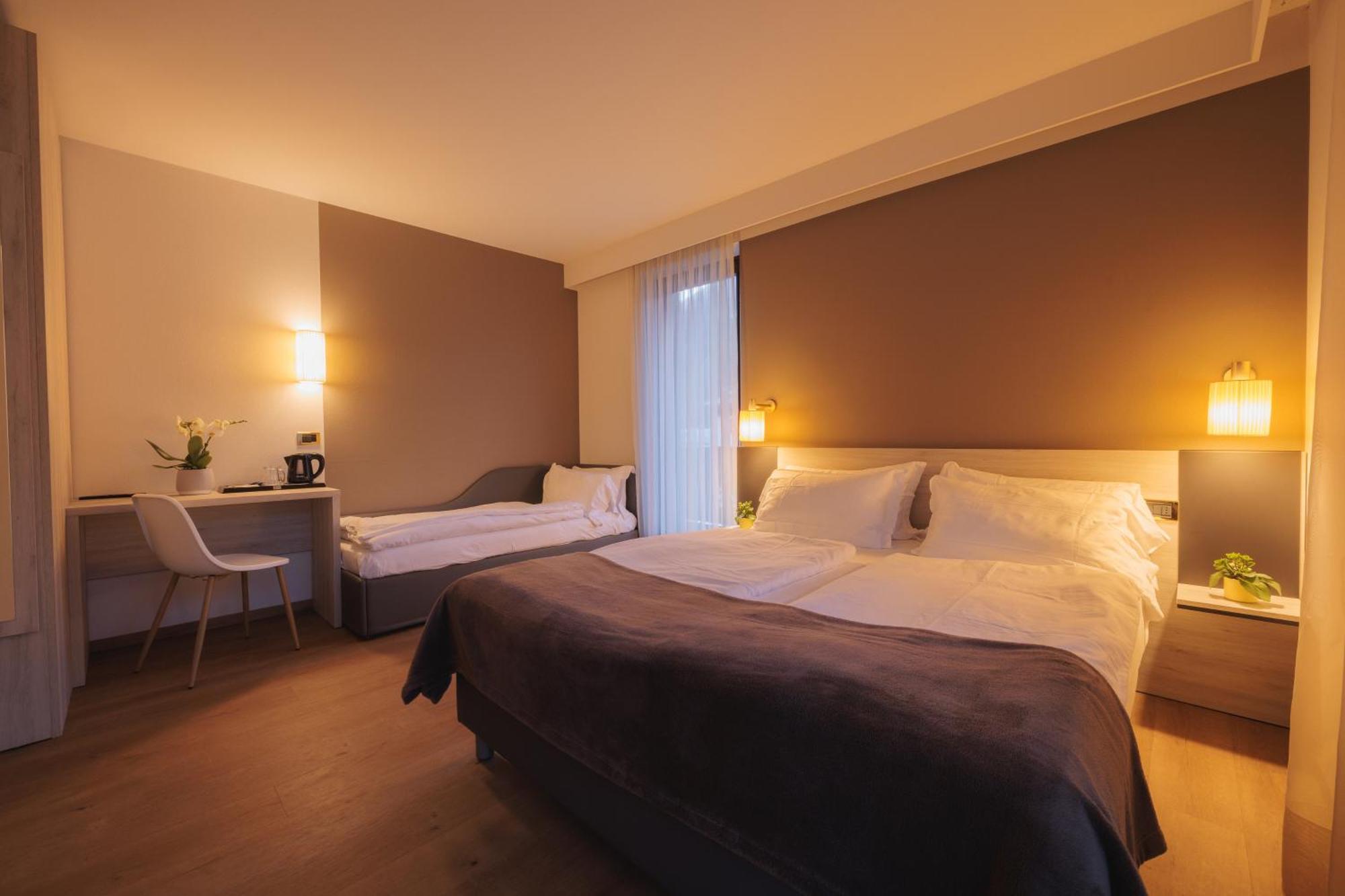 Hotel Binelli ピンツォーロ エクステリア 写真