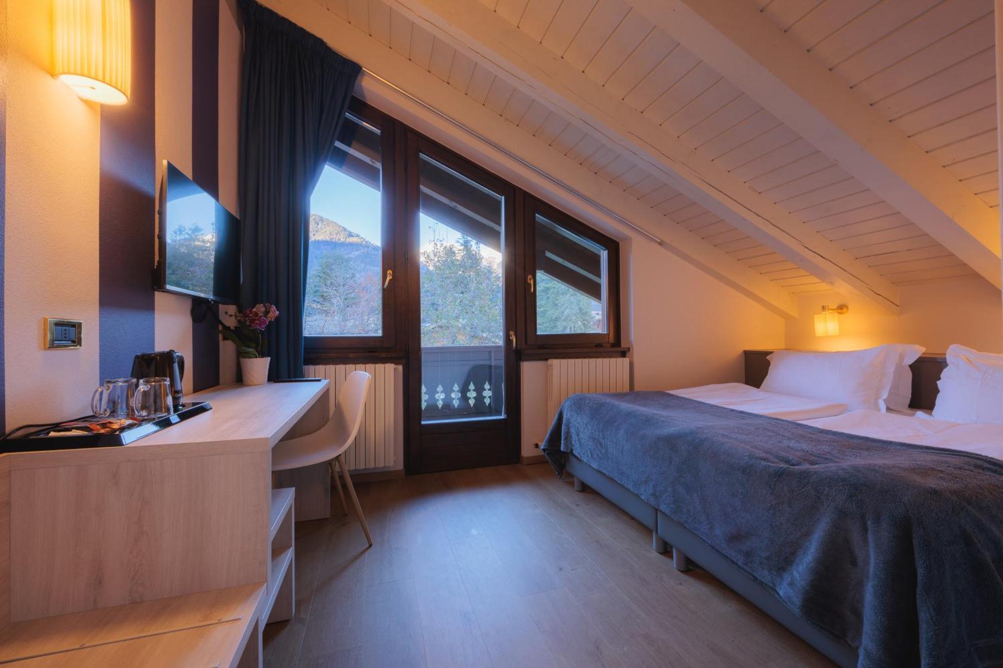 Hotel Binelli ピンツォーロ エクステリア 写真