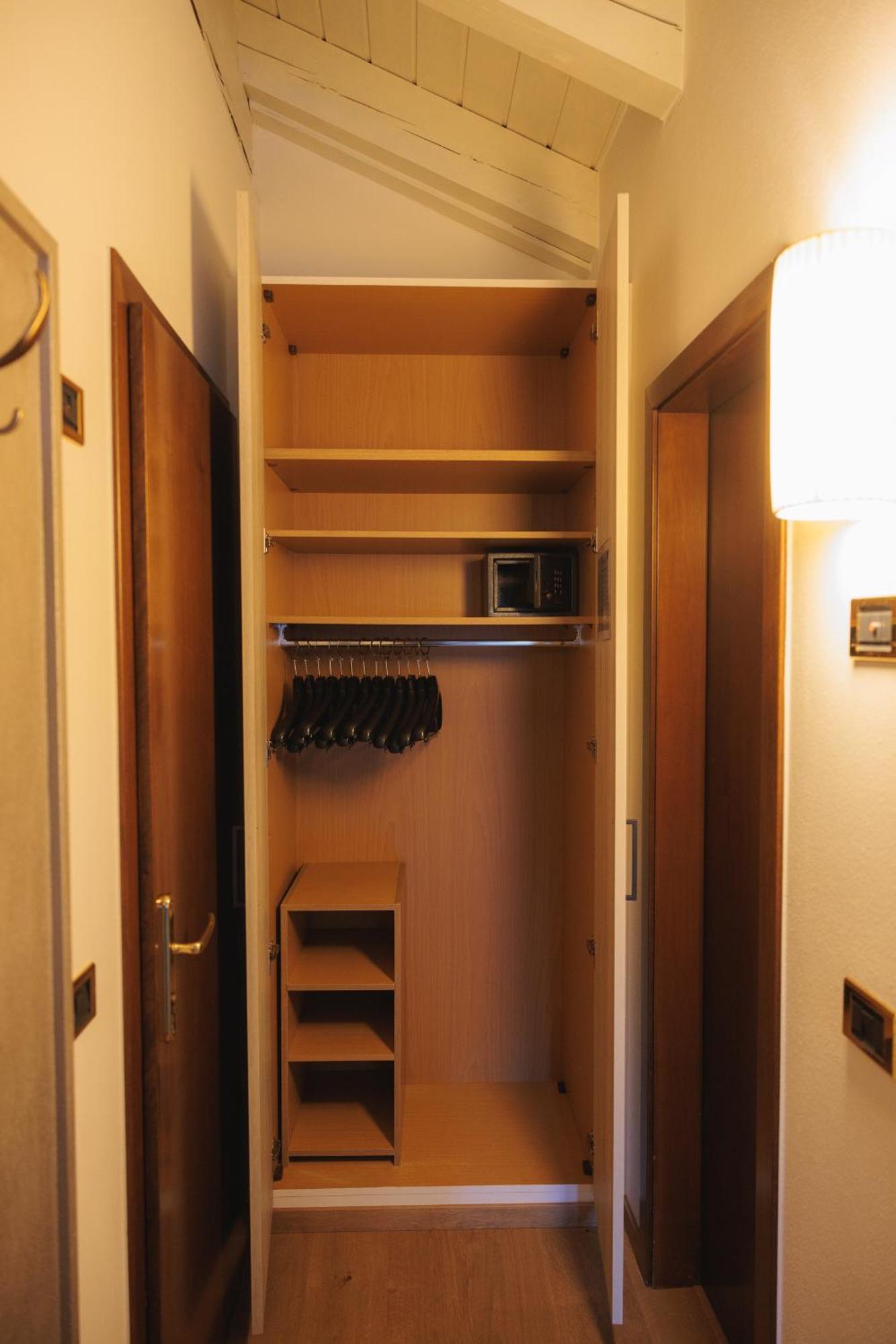 Hotel Binelli ピンツォーロ エクステリア 写真