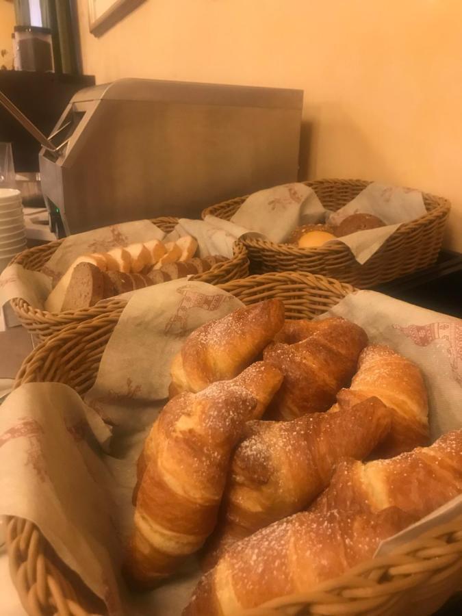 Hotel Binelli ピンツォーロ エクステリア 写真